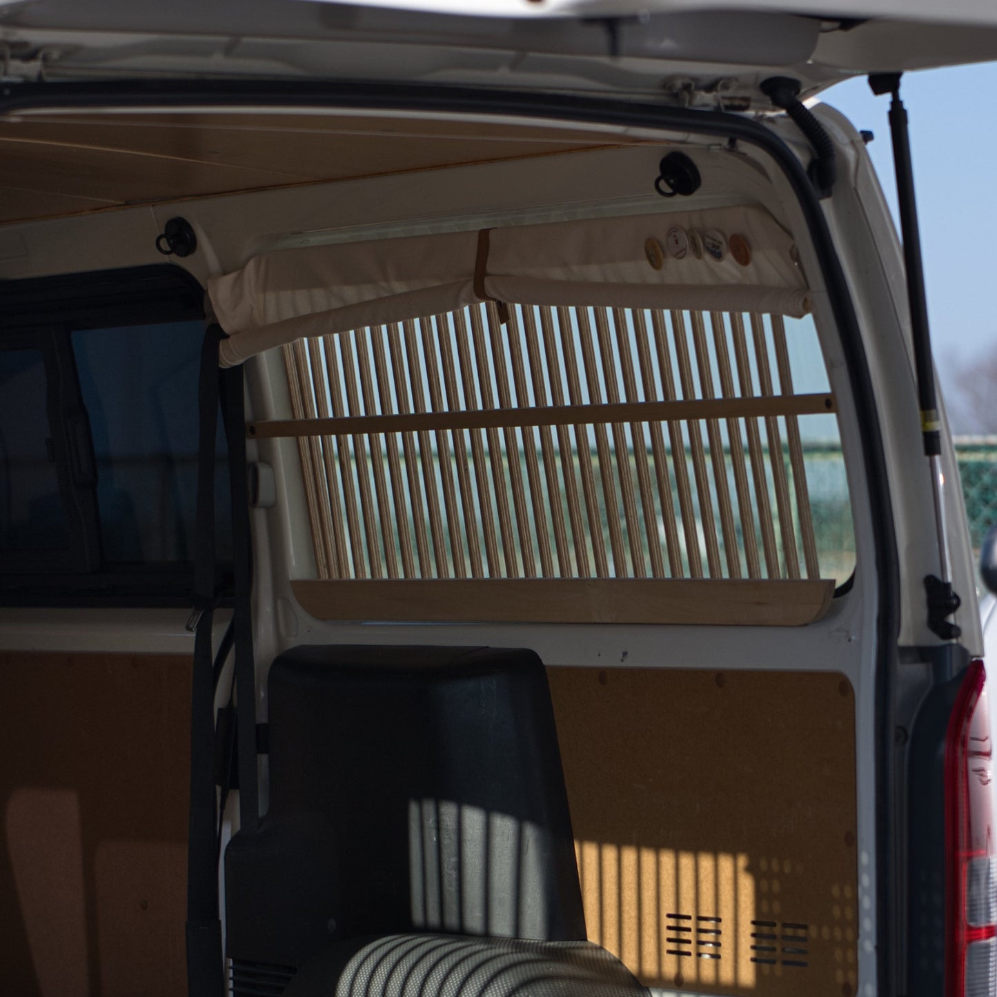 yura|ハイエースDX ウィンドウシェード 格子 完成品|suwaneru