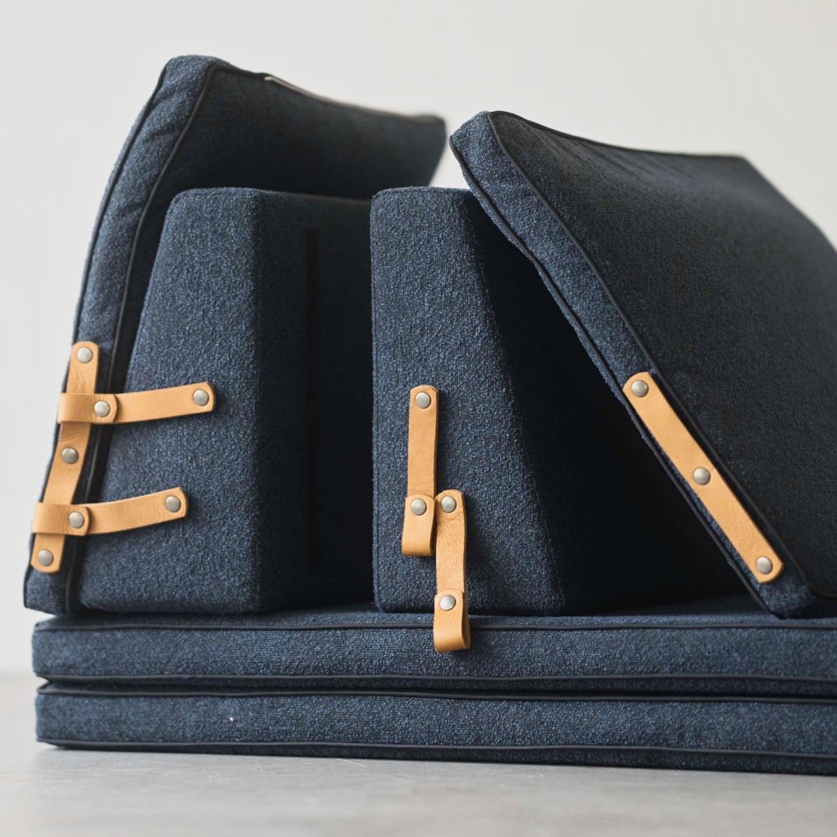 バンライフクッション(ネイビー) - SUWANERU