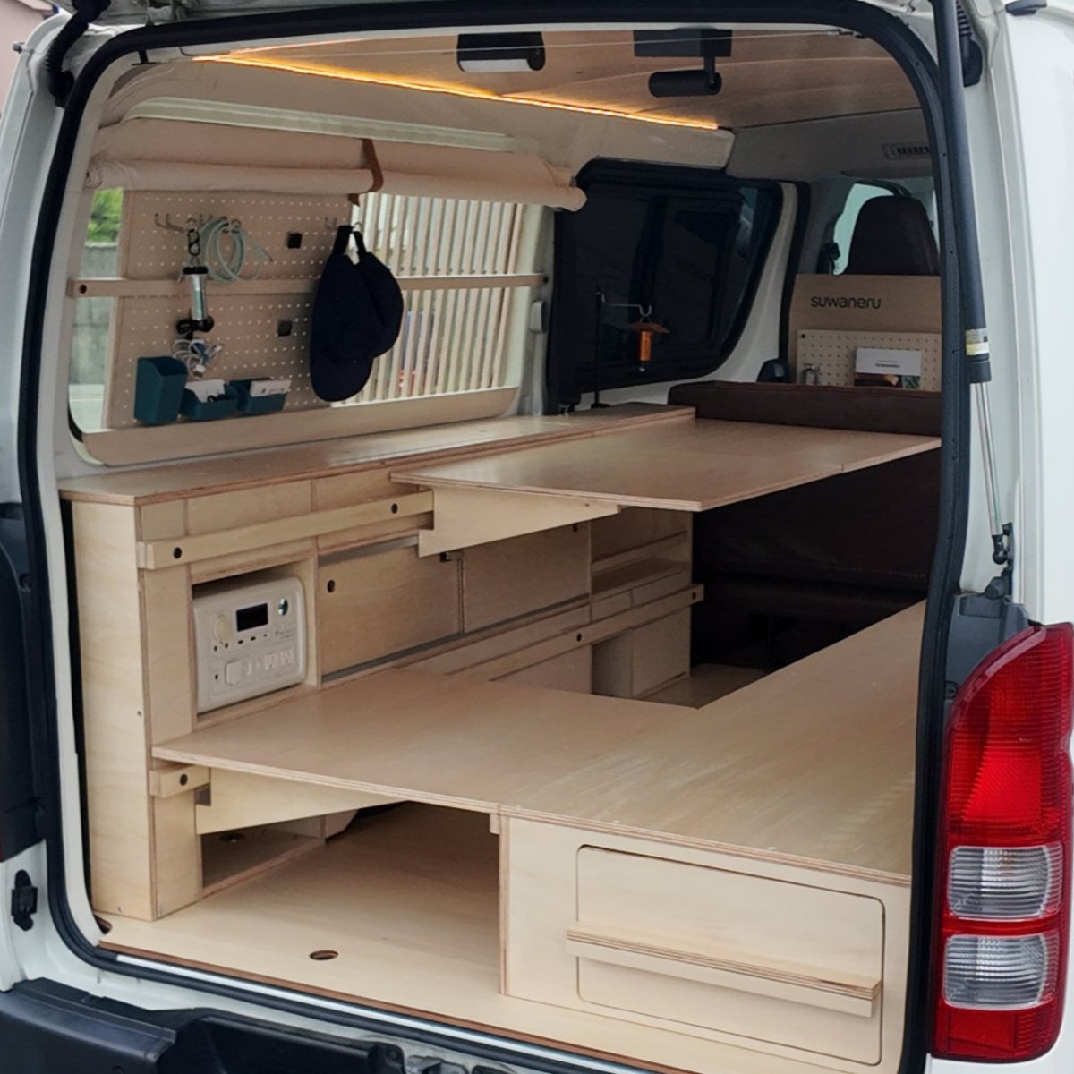 yura|ハイエースDX専用車内をやわらかく整えるウィンドウシェード | suwaneru - SUWANERU