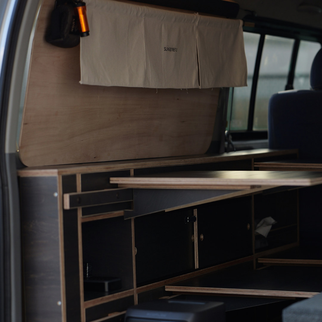 syftet IN｜ハイエース 内装キット 完成品 ブラック｜suwaneru