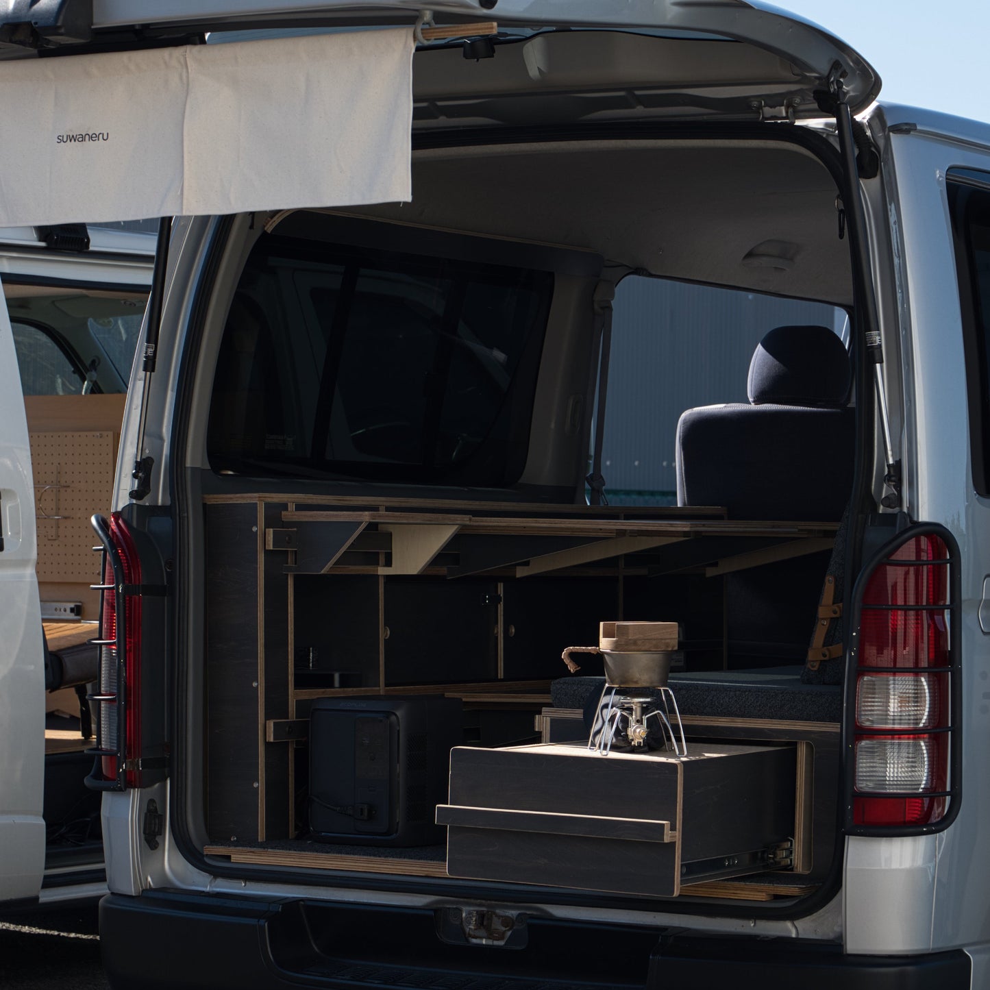 syftet IN｜ハイエース 内装キット 完成品 ブラック｜suwaneru