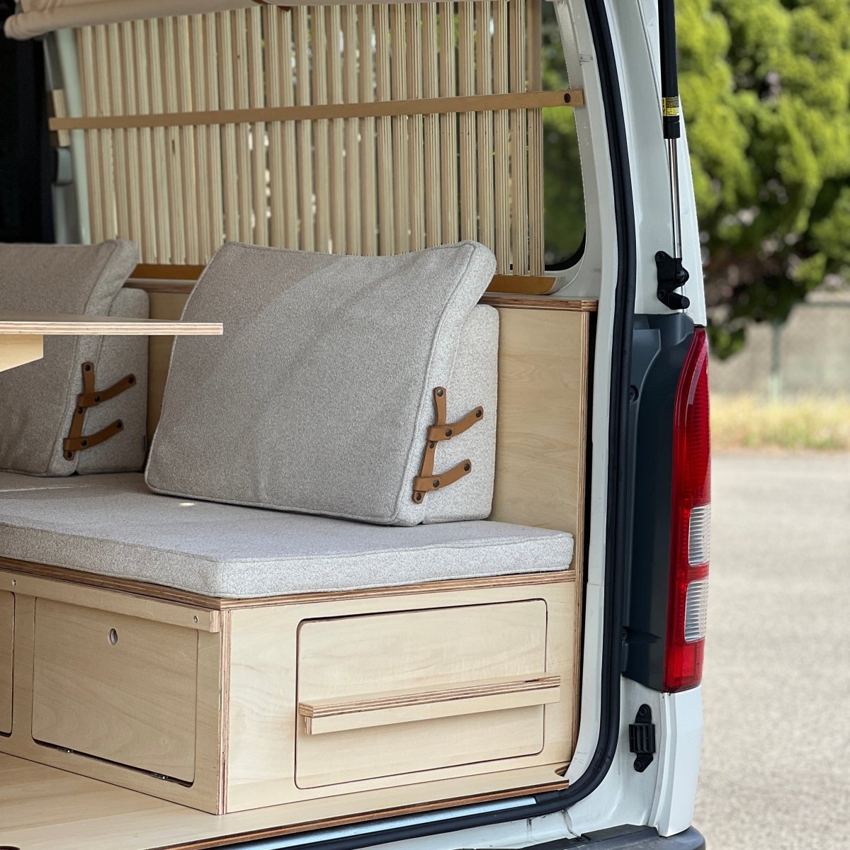 flika sofa｜動く暮らしに、やすらぎを。fluid × fikaのローソファ｜suwaneru - SUWANERU