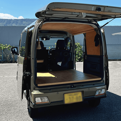 バンライフエブリイ｜ヒノキの床で“暮らせる車中泊”を叶える軽バン内装キット｜suwaneru - SUWANERU