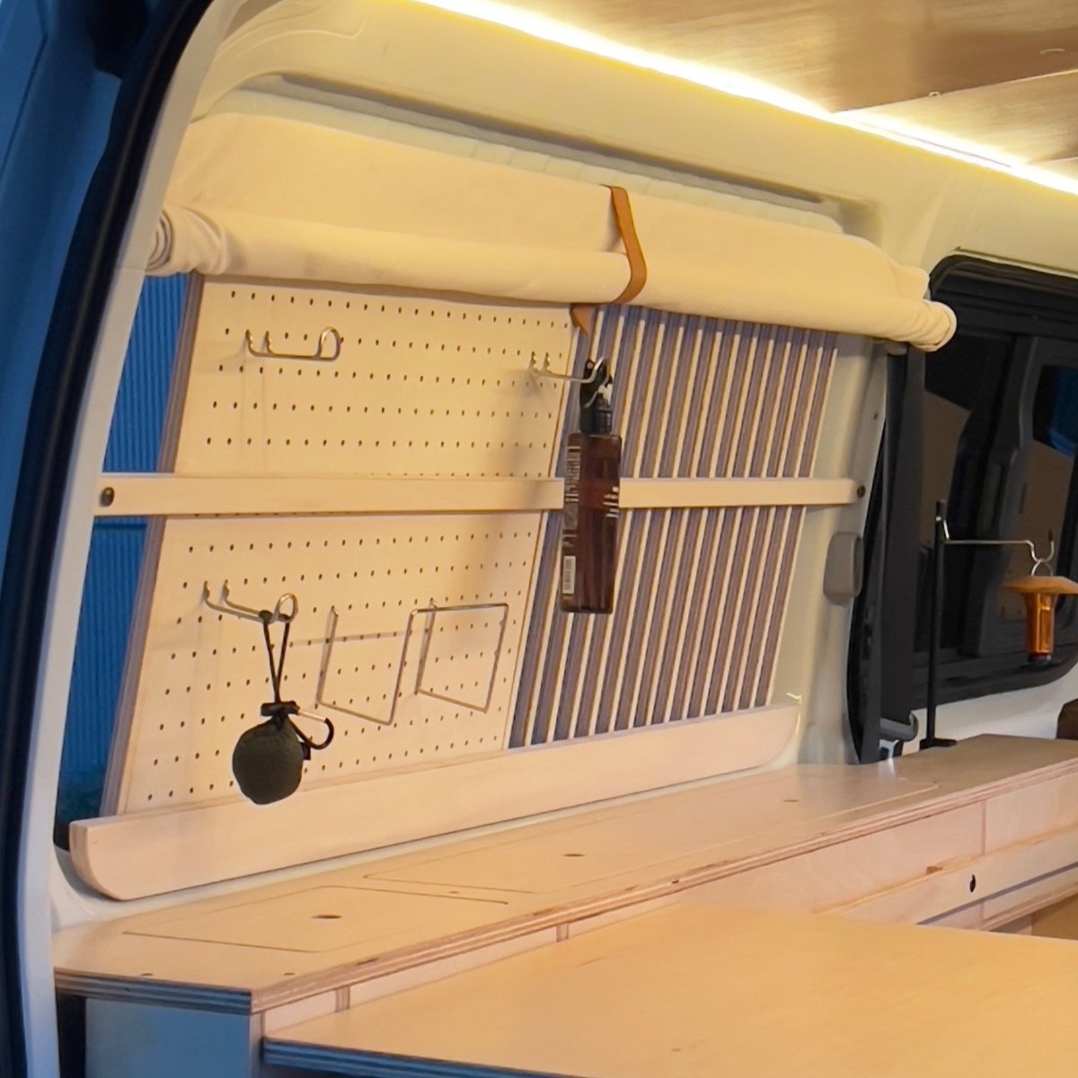 yura｜ハイエースDX専用車内をやわらかく整えるウィンドウシェード – suwaneru - SUWANERU
